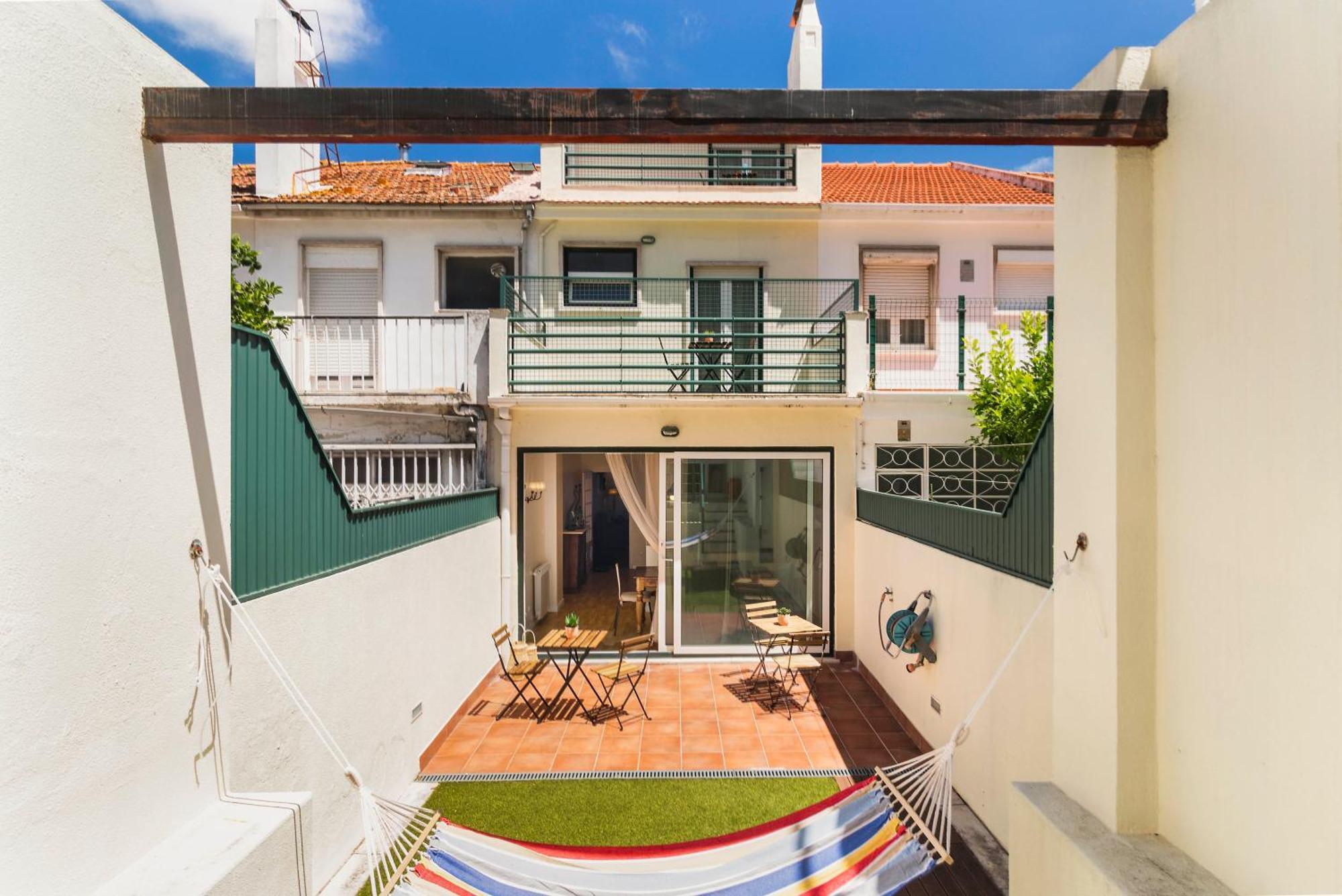Nesha Guesthouse Lisbon Exterior photo